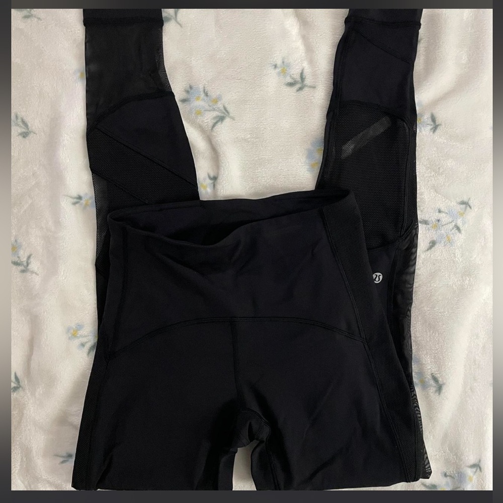 Lululemon Athletica Black Leggings with Zipper Pocket